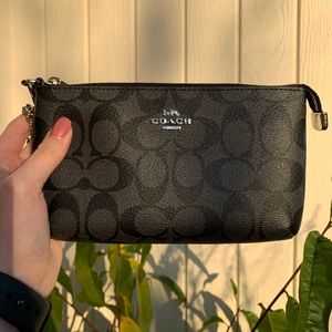 Coach wristlet black